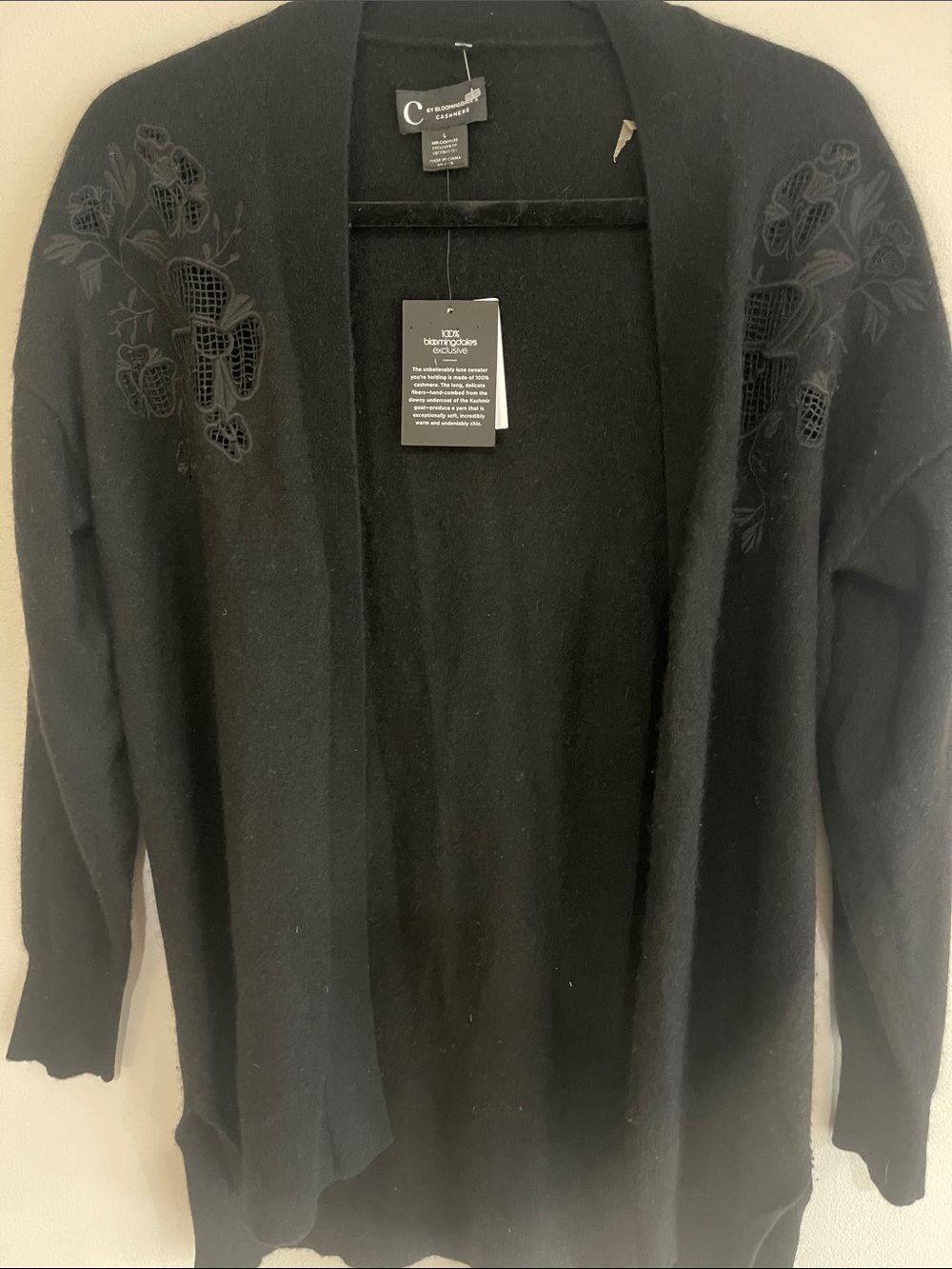 Bloomingdales Black Cashmere  100%. Size L NWT